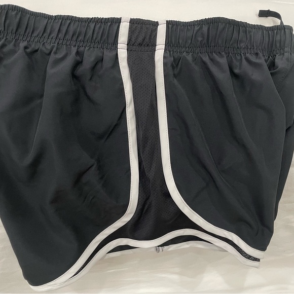 NEW - Nike Tempo Women's Black Athletic Dri-Fit Shorts 3” - Picture 4 of 13